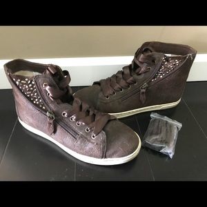 UGG Blaney brown leather sneaker crystal accents 9